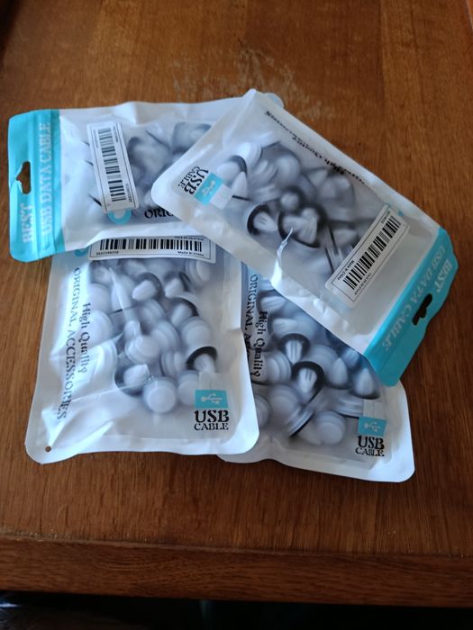 Clipsuri (agrafe) pt fixarea tapițeriei interioare pe portierele auto