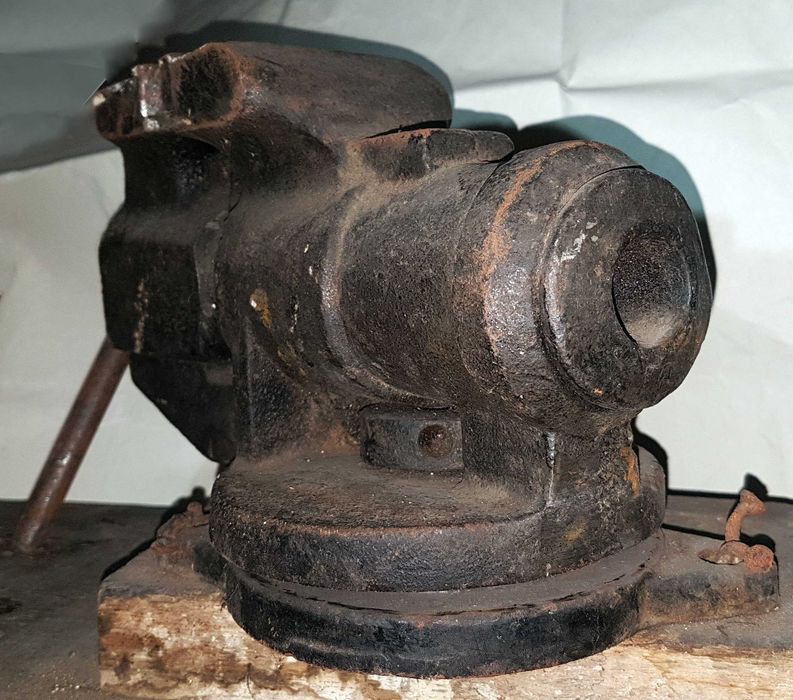 Тиски слесарные СССР