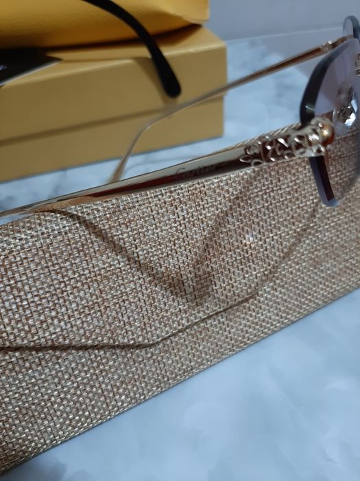 Продаю женские солнцезащитные очки