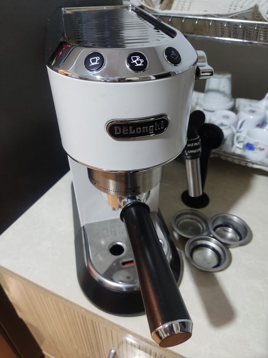 Рожковая кофемашина delonghi dedica style