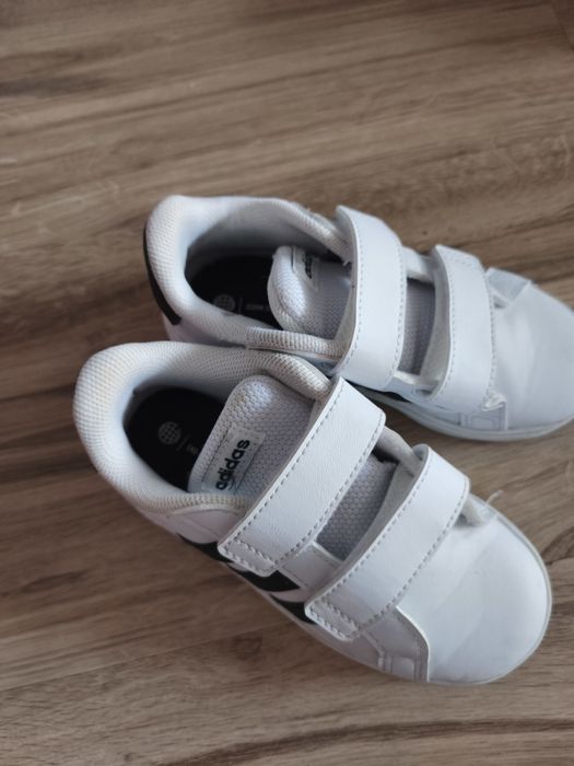 Adidași unisex mărimea 26