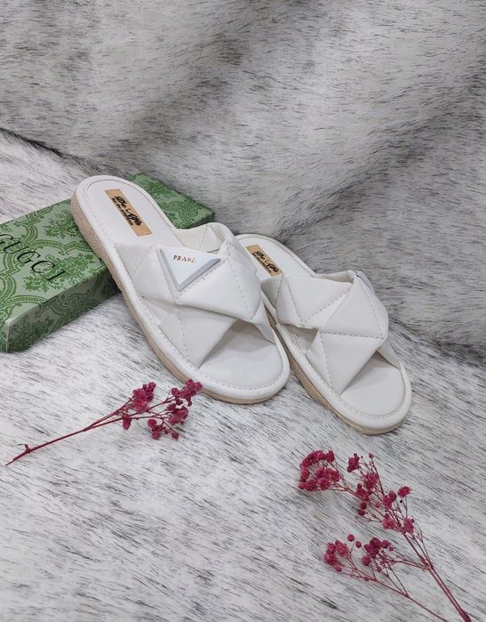 Ayollar uchun oyoq kiyim