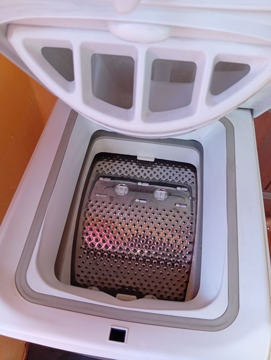 Mașina de spălat Indesit nouă capacitate 9 Kg  preț 400