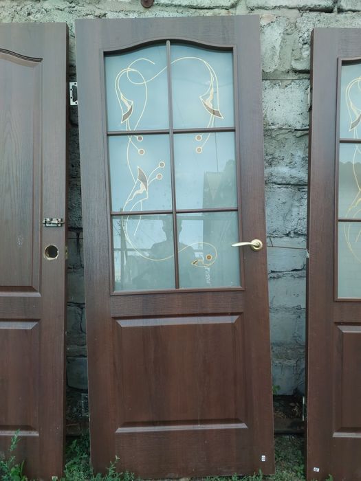 Продам межкомнатные двери б/у