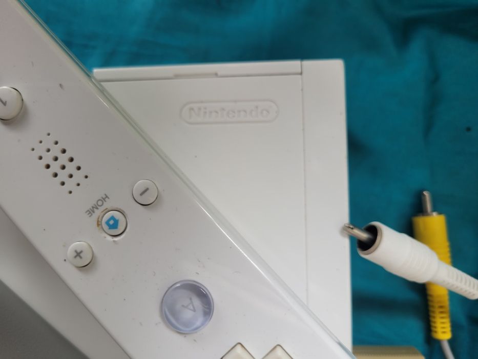 Wii cu incarcator si 1 maneta