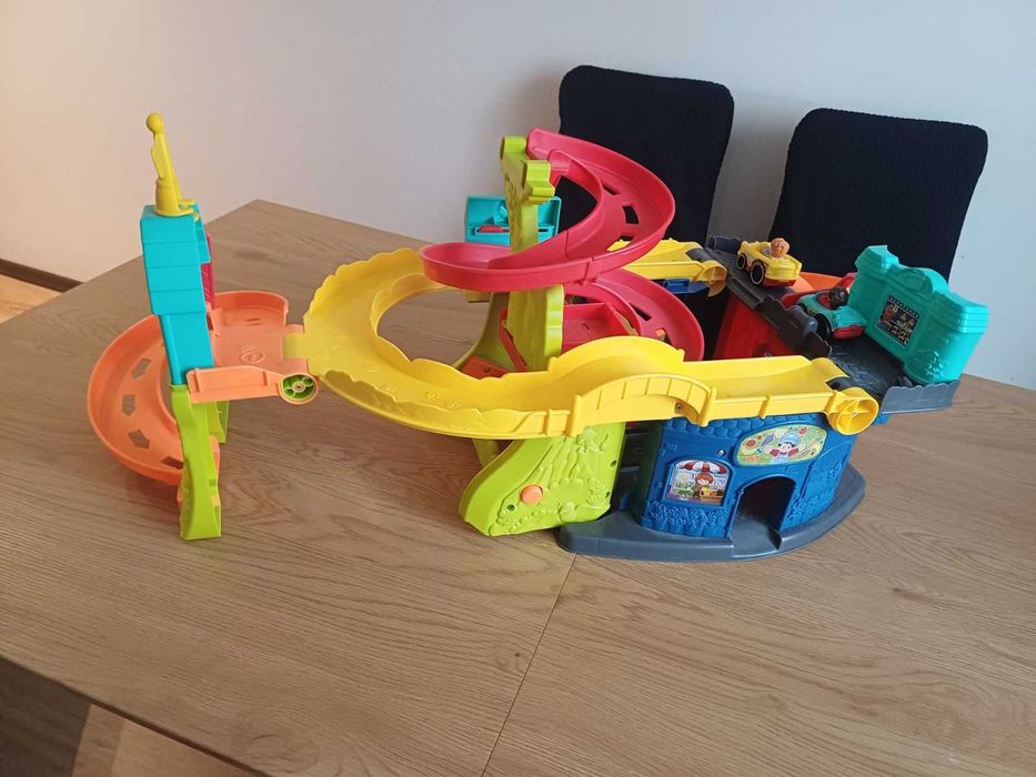 Fisherprice писта кула 1,5 до 5 години