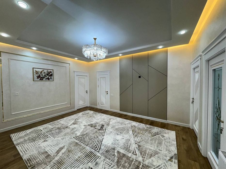 Продается 4х  комнатная квартира 115м2  2 этаж