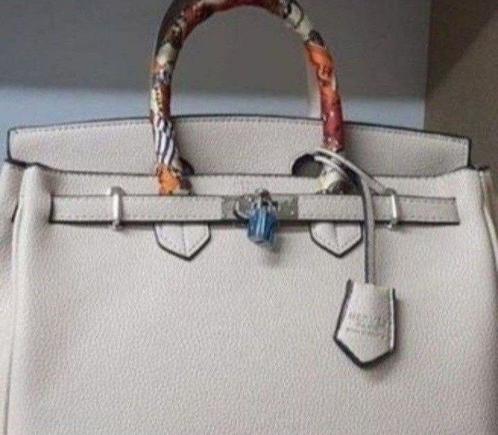 Geanta nude dama, dimensiune mare 41cm L,accesorii metalice,saculet