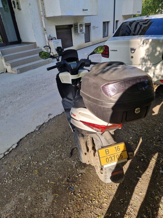 Vând scuter Aprilia sxr50