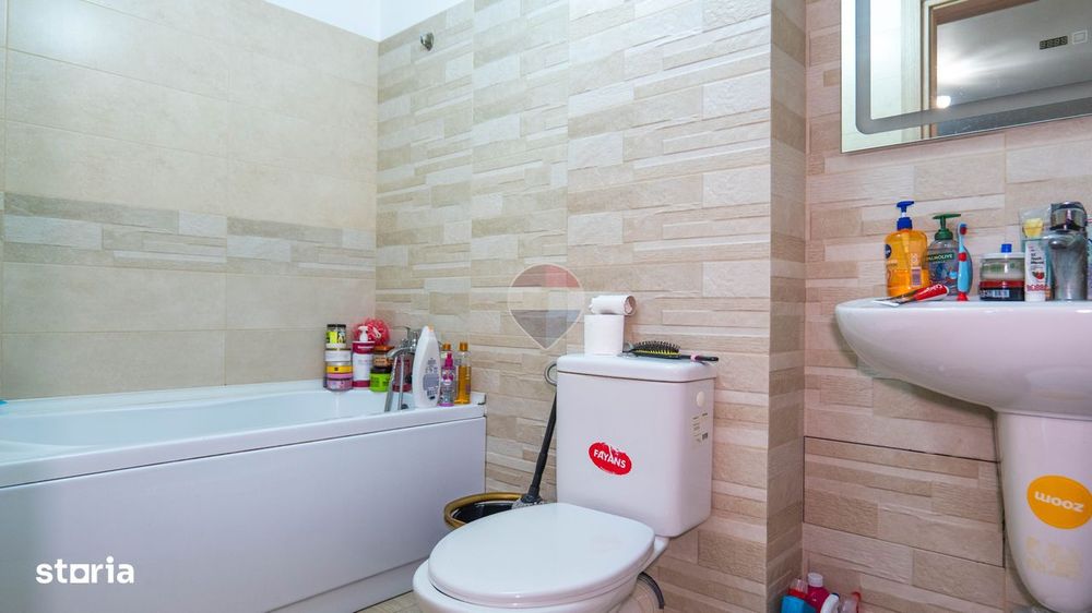 Apartament cu 3 camere de vânzare