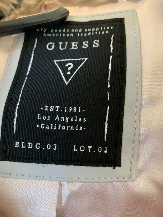 Страхотно палтенце Guess