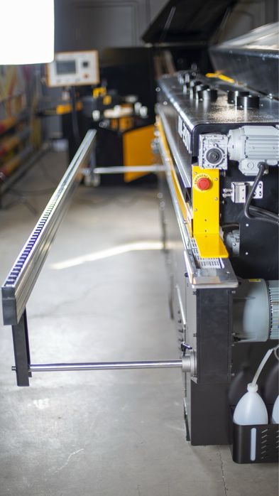 Кромкооблицовачный станок RM280Y пригуфовкой