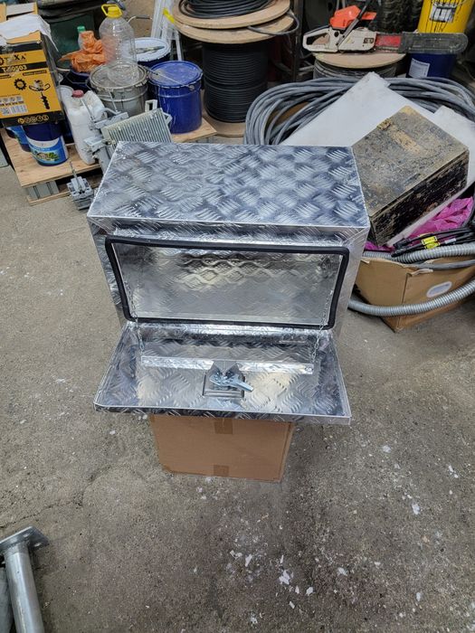 Продам инструментальный ящик