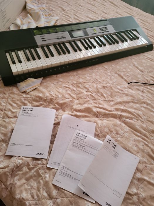 Продам синтизатор Casio