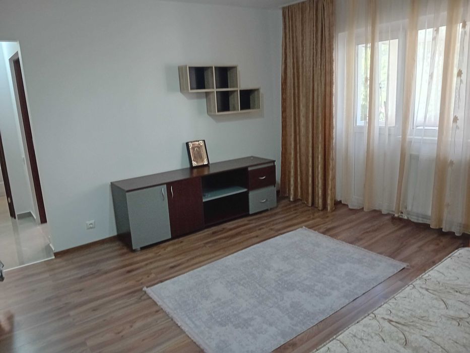 Inchiriez apartament 2 camere, 350 E