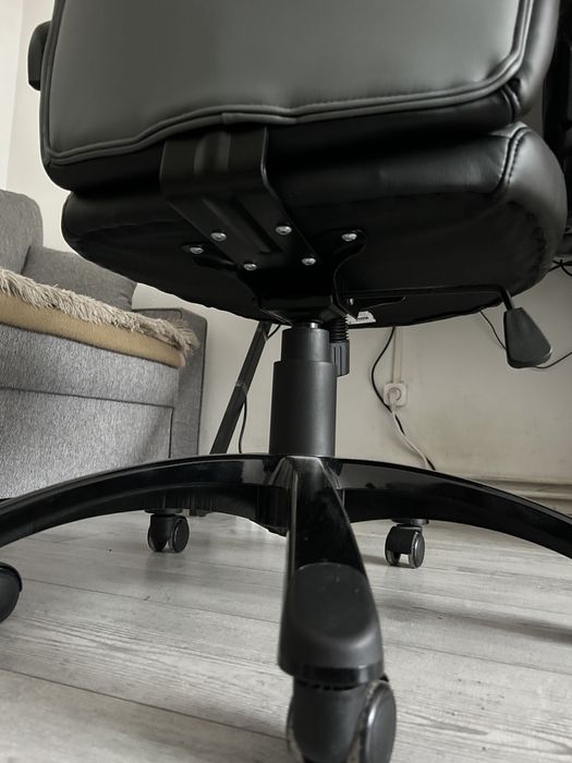 Scaun pentru gaming de piele