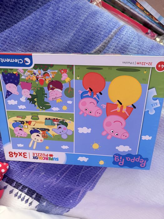 Различни видове детски играчки……