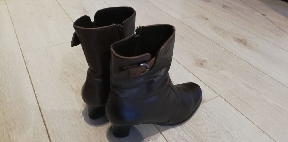 Cizmulite/ Botine de piele