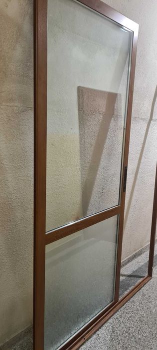 Плъзгаща интериорна алуминиева врата