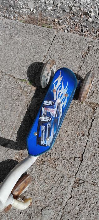 Детска тротинетка малка от 3 до 7 години.