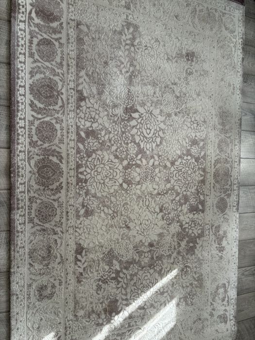 Палас в отличном состоянии