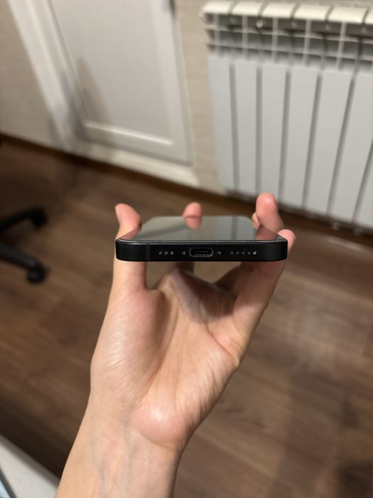 IPhone 16e в идеальном состоянии