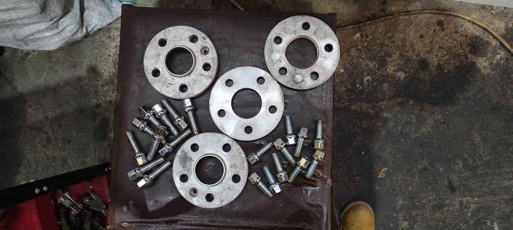 Фланци с болтове 5х100