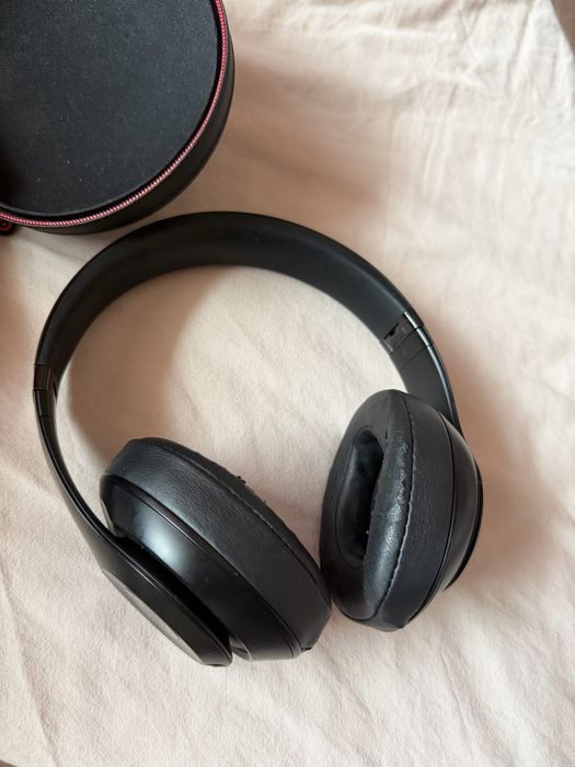 Продавам безжични слушалки ,,Beats” с оригинална кутия + аксесоари