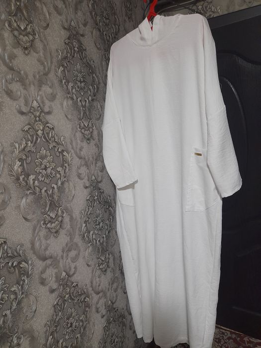 Длинное белоснежное платье