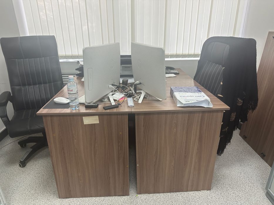 Стол круглый белый