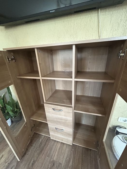 Dulap living cu vitrina
