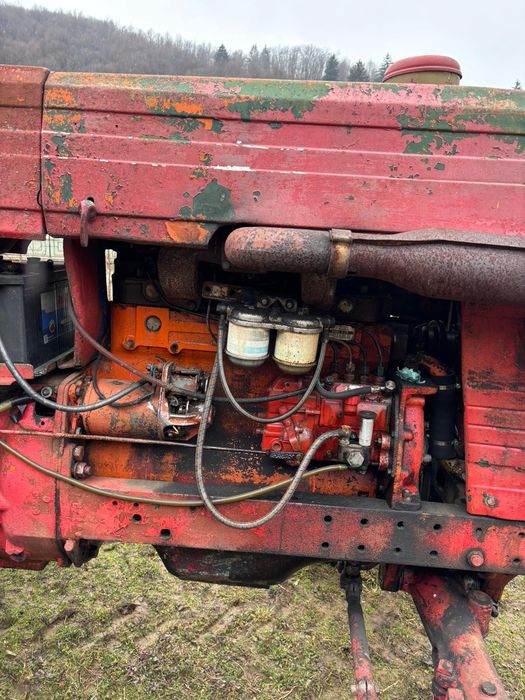 Vând Tractor U 650 și plug