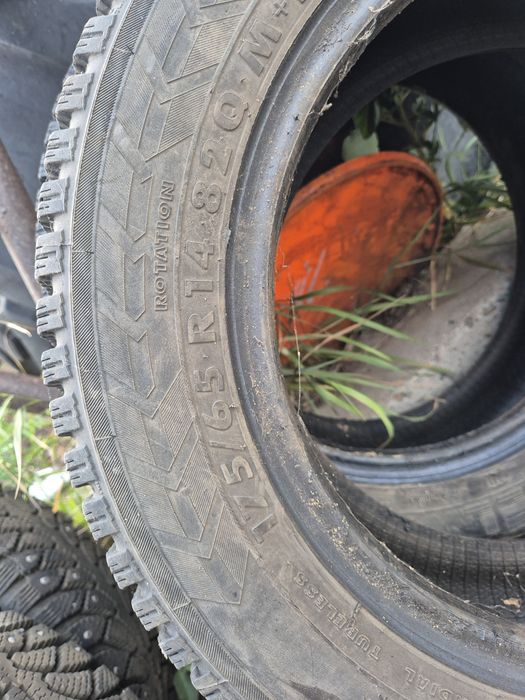 Продам 2 шины 175/65R14