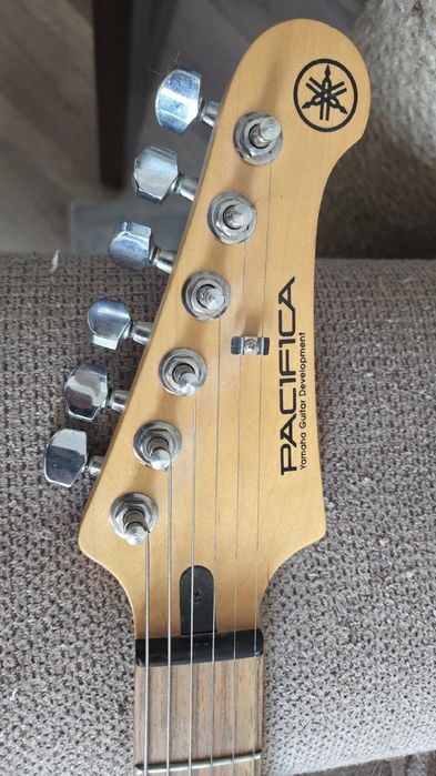 Yamaha Pacifica 012