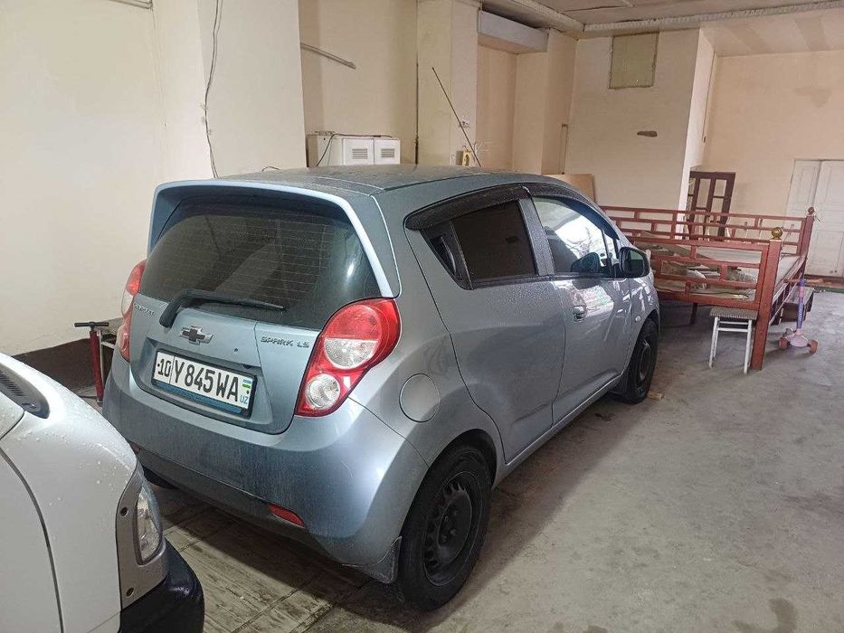 Spark navarotlari bilan faqat benzonda yurgan