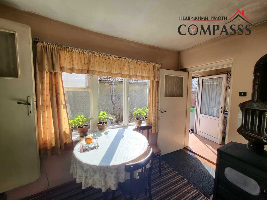 Къща с двор – ЦЕНТЪР, гр. Ген. Тошево – 61500евро!