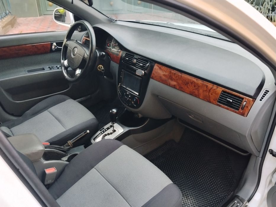 Lasetti 2011 aftomat sotiladi