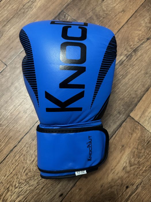 Боксерские перчатки и шингерты