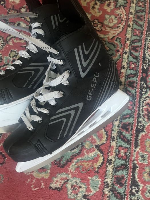 Коньки хоккейные