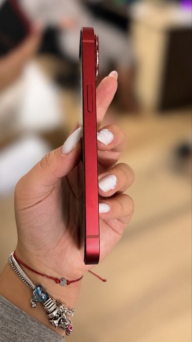 Iphone 13  128 gb червен