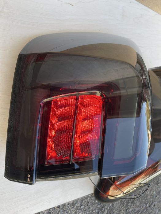 Опушени LED Стопове Subaru Levorg "Valenti"