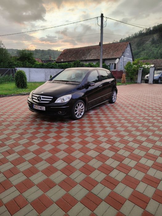 Vând Mercedes B200