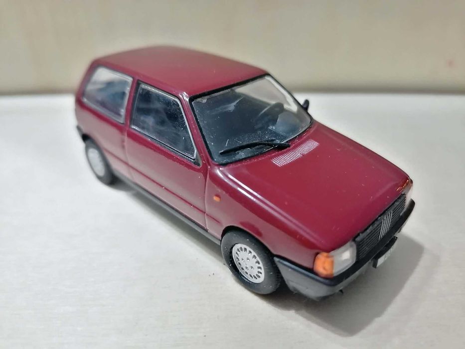 Фиат Уно в мащаб 1:43 .