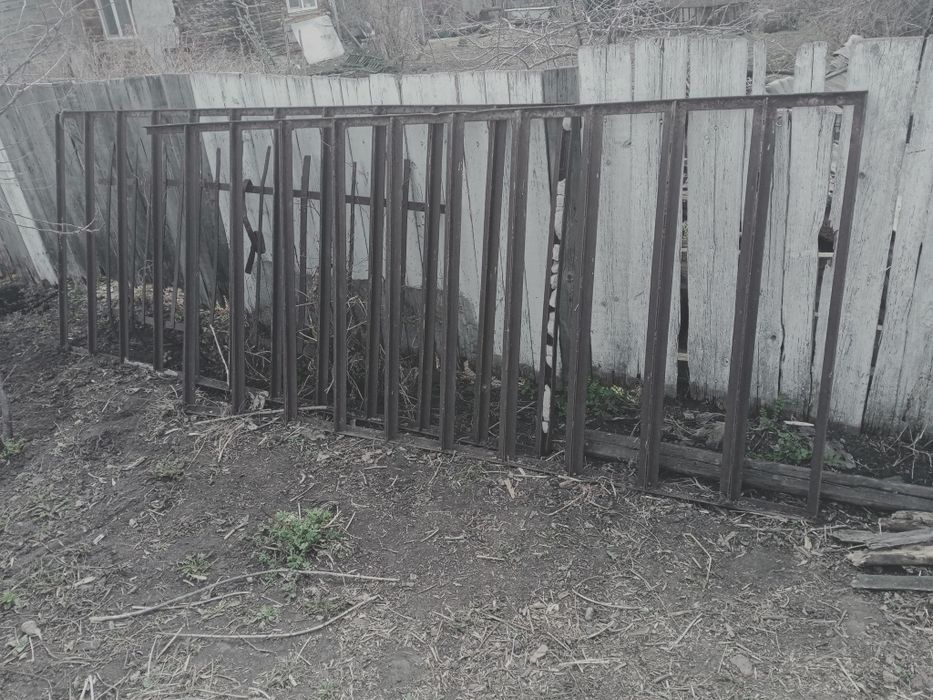 Ограда из железного уголка