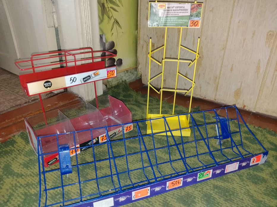 ПРОДАМ ОБОРУДОВАНИЕ для мелкой торговли! Металлические полки под товар