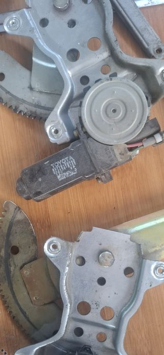 Стеклоподьемник на Toyota