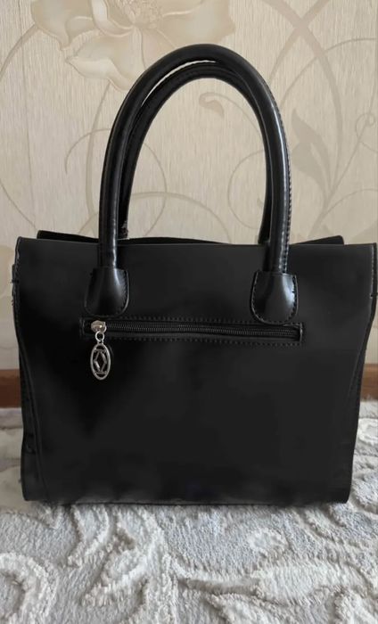 Продаю черную сумку