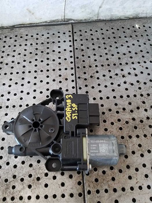 Motoras macara stanga spate skoda octavia 3 5e 0130822725 5q0959811a