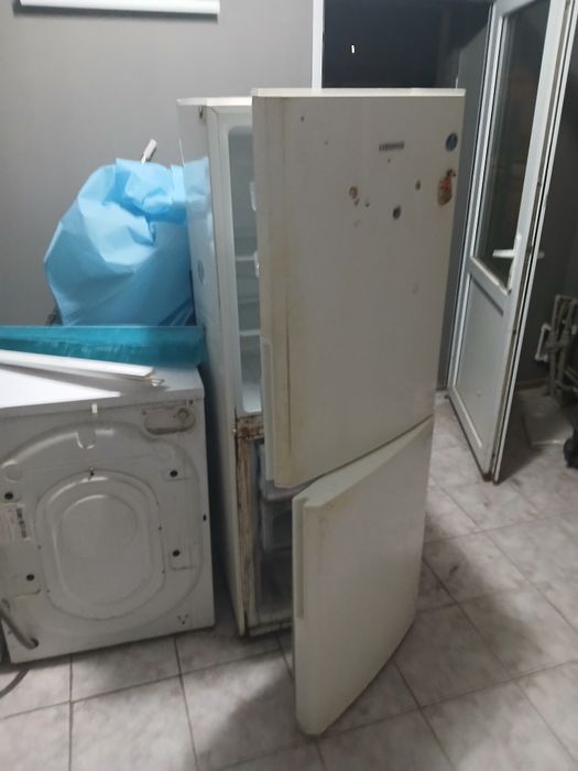 Холодильник бу ииии