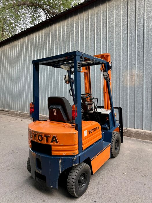 Кара Toyota тонник привозной